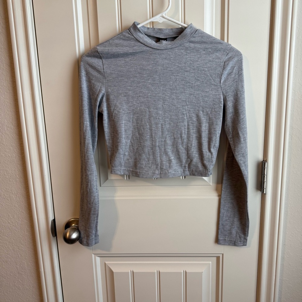 Gray Long Sleeve Crop Top